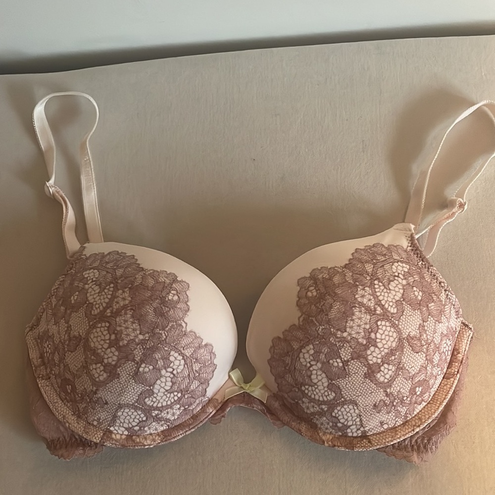 Victoria Secret Padded Bra NWOT size 32D